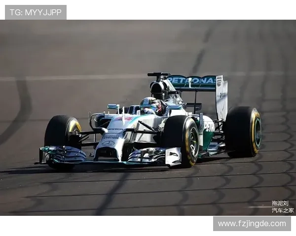 F1车手赛季表现大揭秘 热门车队角逐激烈 谁将问鼎冠军宝座