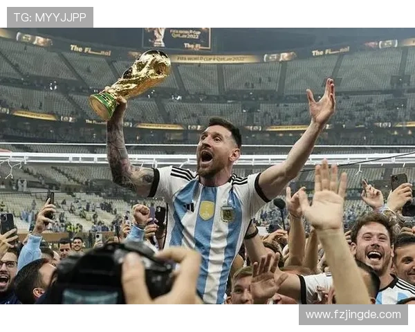 《世界足球大奖揭晓梅西荣获金球奖第八次加冕创历史新高》